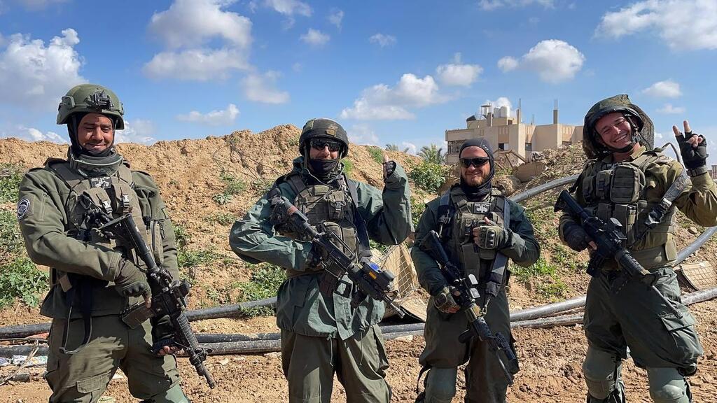 אנשי צוות חפ"ק המג"ד שמפעילים את התנועה על הציר