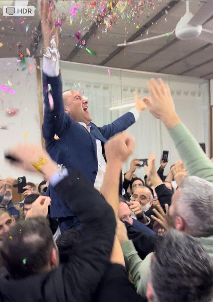 מתן דיל, ראש העיר הנבחר של רחובות, חוגג הלילה את הניצחון (צילום: שני דיין סוויסה) מתן דיל, ראש העיר הנבחר של רחובות