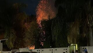 שריפה בחצר בית בנתניה מזריקת רימון