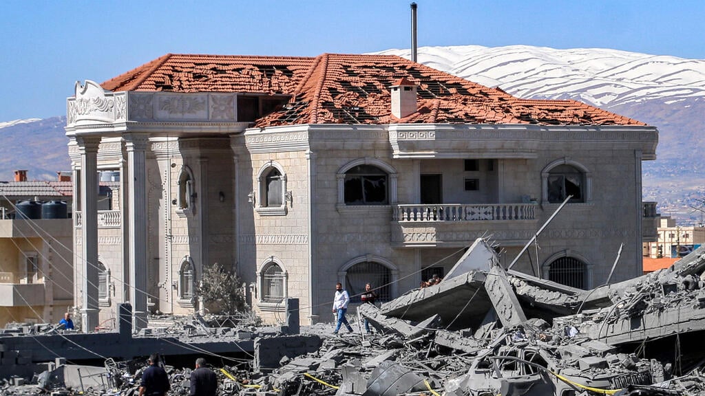 Aftermath of an Israeli strike on Baalbek (Photo: AFP) הרס ב בעלבכ ב לבנון אחרי תקיפות של צה"ל ב-11 במרץ נגד כוח אווירי של חיזבאללה