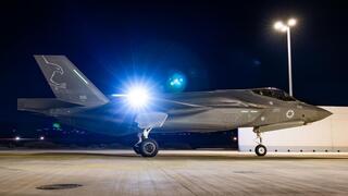 מטוס F35 אדיר בבסיס נבטים
