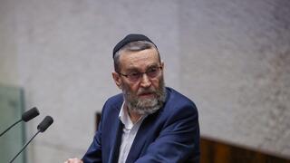 משה גפני ואמיר אוחנה במליאת הכנסת בדיון בנושא השינויים בתקציב 