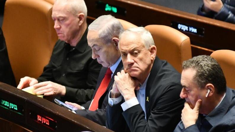 גנץ ונתניהו בכנסת. ועדת השרים תאשר מחר דין רציפות על הצעת החוק הישנה שעברה בקריאה ראשונה (צילום: רפי קוץ) הצבעה על התקציב במליאת הכנסת