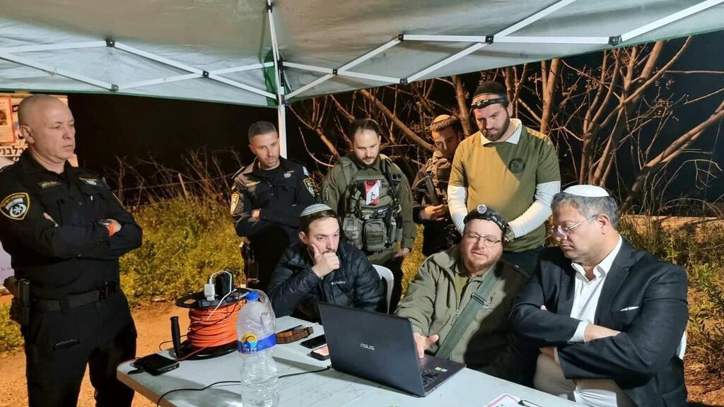 בן גביר עם מתנדבי יכ"ל, במהלך החיפושים אחר הילדה (צילום: דוברות יכ"ל) החיפושים אחר הילדה הנעדרת בת ה-9 היימנוט קסאו