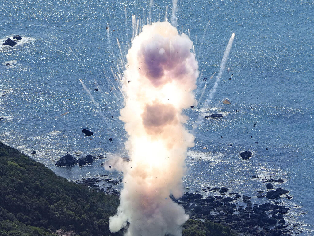רגע הפיצוץ (צילום: Kyodo / רויטרס) רגע הפיצוץ