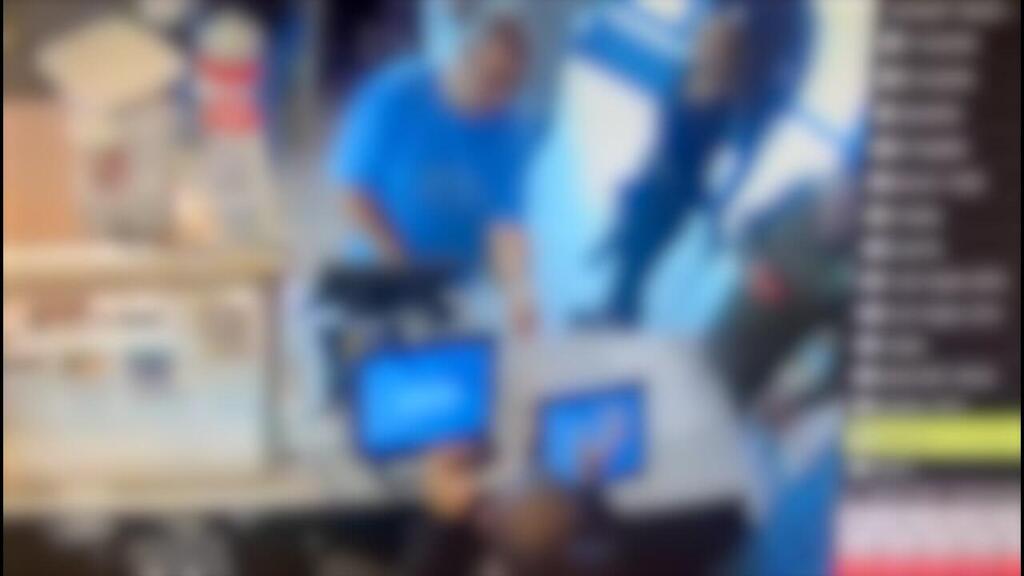 תיעוד פיגוע הדקירה בצומת בית קמה תיעוד: פיגוע הדקירה בצומת בית קמה