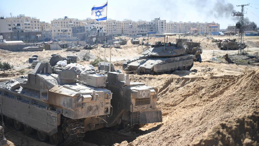 Israeli tanks operating in Gaza (Photo: IDF Spokesperson's Unit) תיעוד מתוואי המנהרה שאותר בשדה פלפלים ופעילות צוות הקרב של חטיבה 7 בשכונת חמד