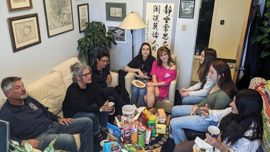 Students and visitors at Prof. Ron Hassner's office (Photo: Prof. Ron Hassner) מבקרים בחדרו של פרופ' הסנר