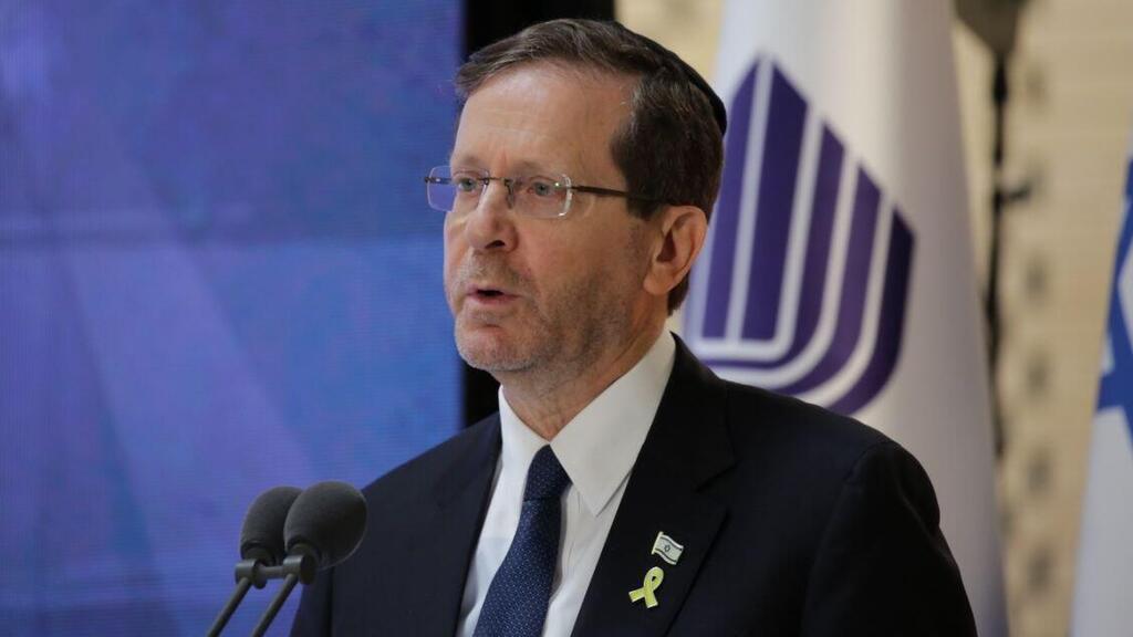 President Isaac Herzog (Photo: Alex Kolomoisky) יצחק הרצוג ויואב גלנט בטקס האזכרה הממלכתי לחללי מערכות ישראל שמקום קבורתם לא נודע