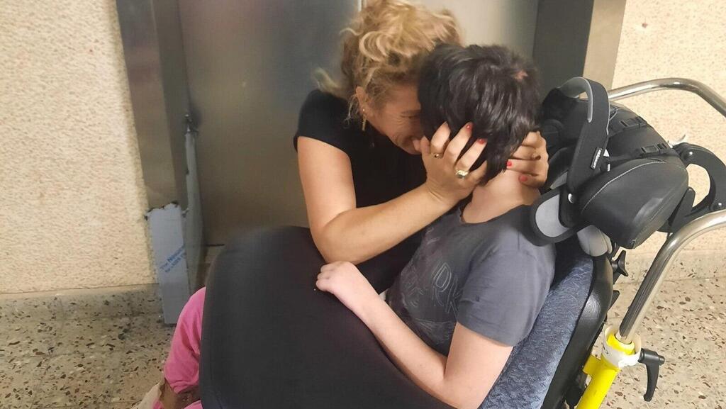 מעיין שחר עם אמה (באדיבות המשפחה) מעיין שחר