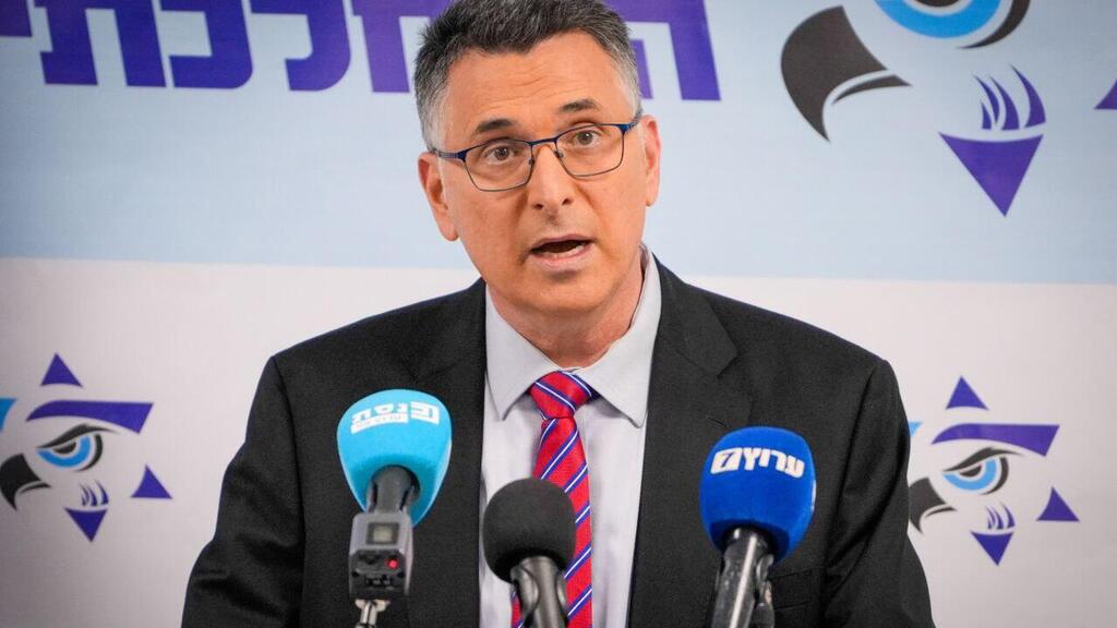 גדעון סער