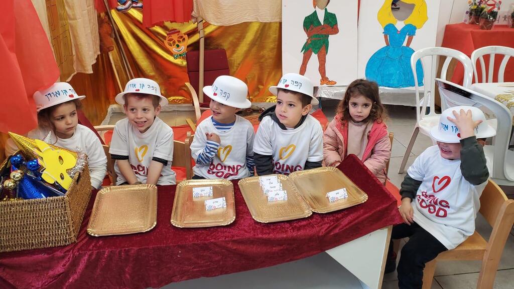 ילדי גן אורן בהוד השרון מפעילים את חיבוקקפה