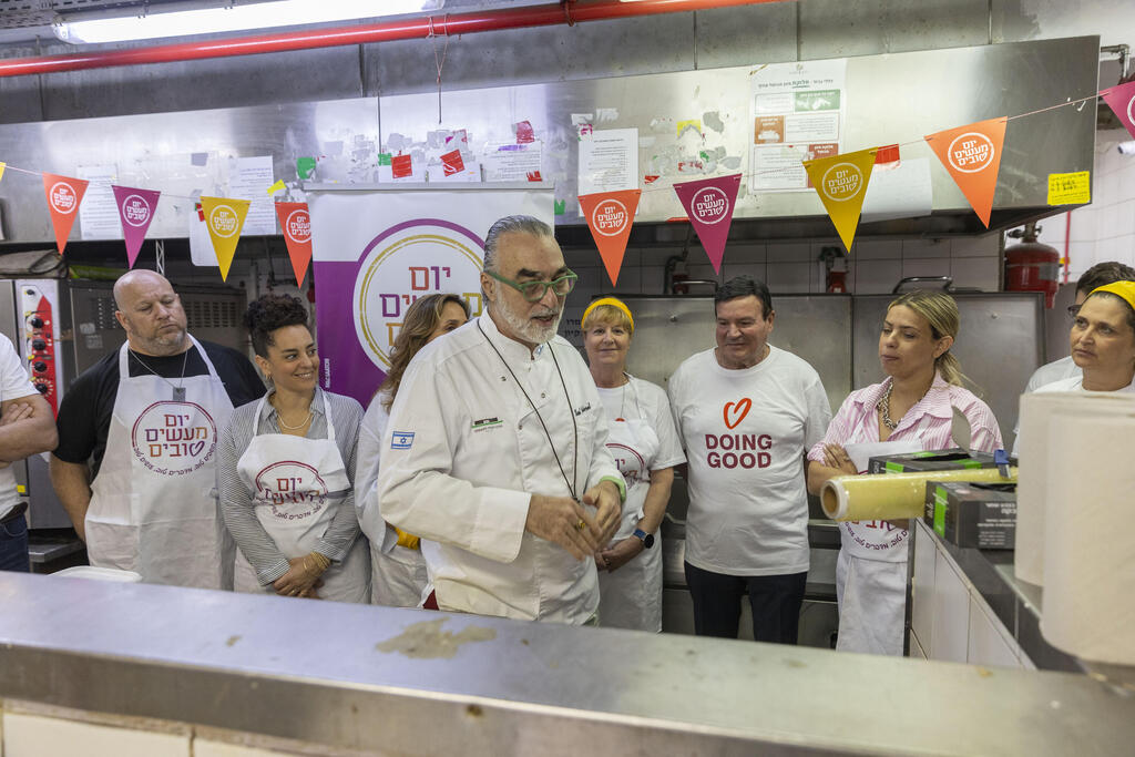 השף שאול בן אדרת מבשל עם מפוני נתיב העשרה ויד מרדכי בלשובע