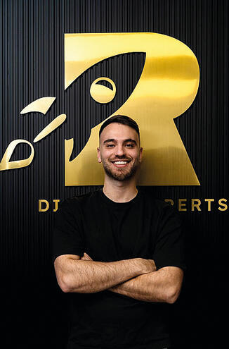 עידן במשרד הפרסום yk13848206