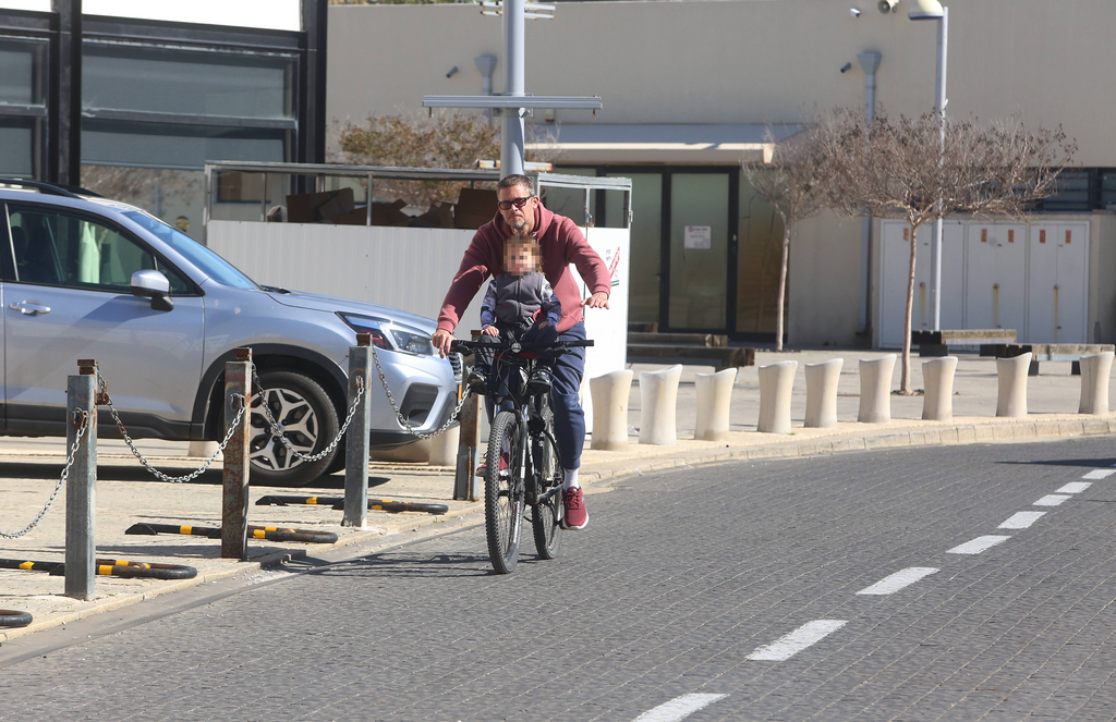 רכיבת בוקר. איתן אורבך (צילום: מוטי לבטון) פפראצי איתן אורבך