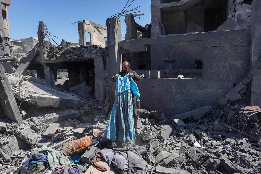 ההרס ברצועת עזה, ארכיון (צילום: AFP) הרס אחרי תקיפה ישראלית ב מחנה נוסייראת שבמרכז רצועת עזה מלחמה