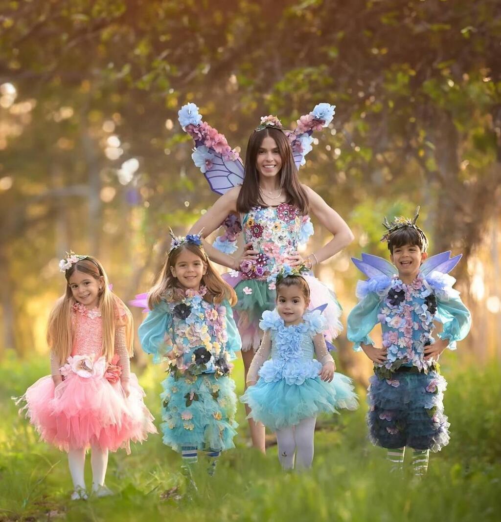 בלי אבא ניר ובלי הילדים הגדולים. מיכל הקטנה והילדים ביער (צילום: אלין שלג) פורים 2024