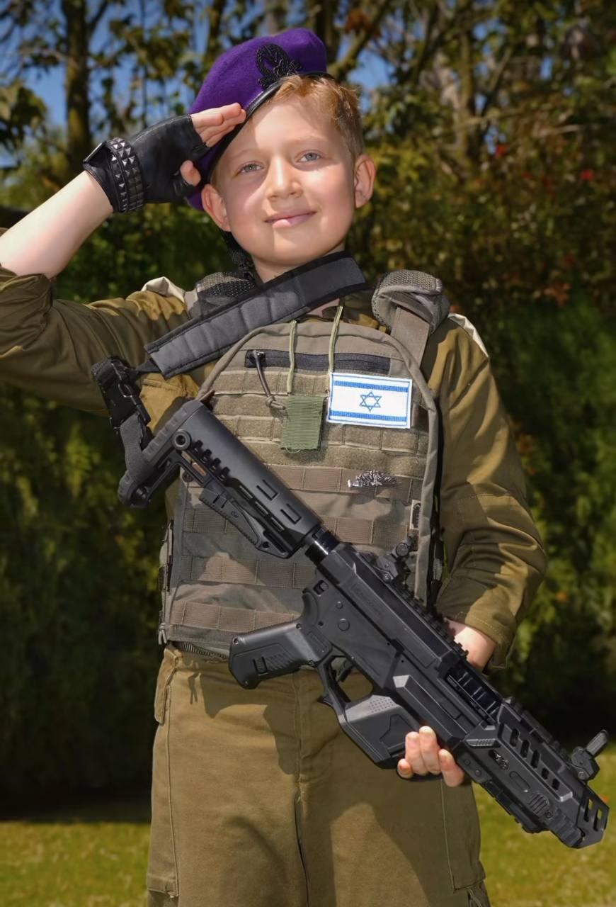 גולני שלי. ריצ'י, בנה של ניקול ראידמן (צילום: אינסטגרם) פורים 2024