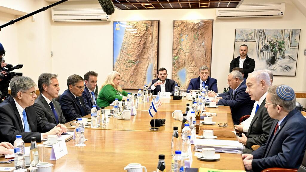 Blinken attends war cabinet meeting (Photo: David Azagury, US Embassy Jerusalem ) מזכיר המדינה האמריקאי אנתוני בלינקן נפגש עם חברי קבינט המלחמה הישראלי בבסיס הקריה בתל אביב