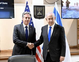  מזכיר המדינה האמריקאי אנתוני בלינקן נפגש עם חברי קבינט המלחמה הישראלי בבסיס הקריה בתל אביב