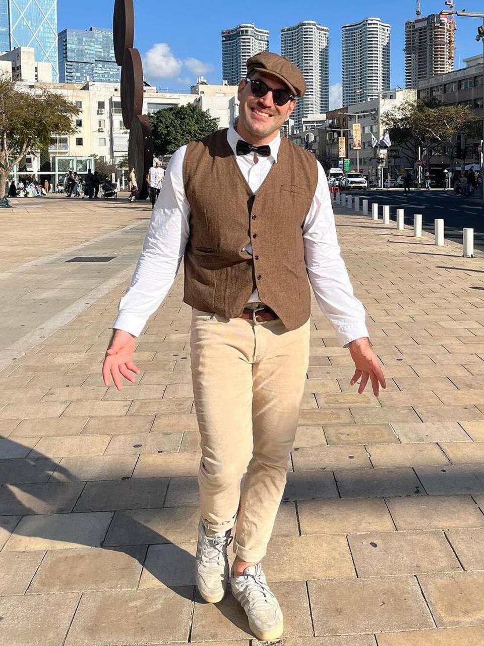 השאיר את המדליה בבית. אורי ששון (צילום: אינסטגרם) פורים 2024