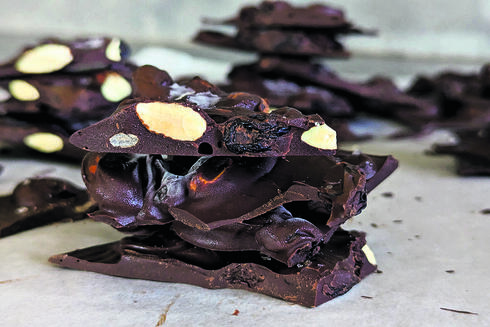 Make your own vegan dark chocolate snack with almonds and cranberries