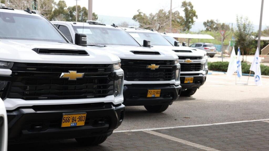 Armored Chevrolet Silverados will allow municipal officials and security personnel to travel under rocket threat (Photo: Eran Boker, IRCJ) הקרן לידידות החלה בחלוקת רכבים ממוגנים לקבט"ים ביישובי קו העימות