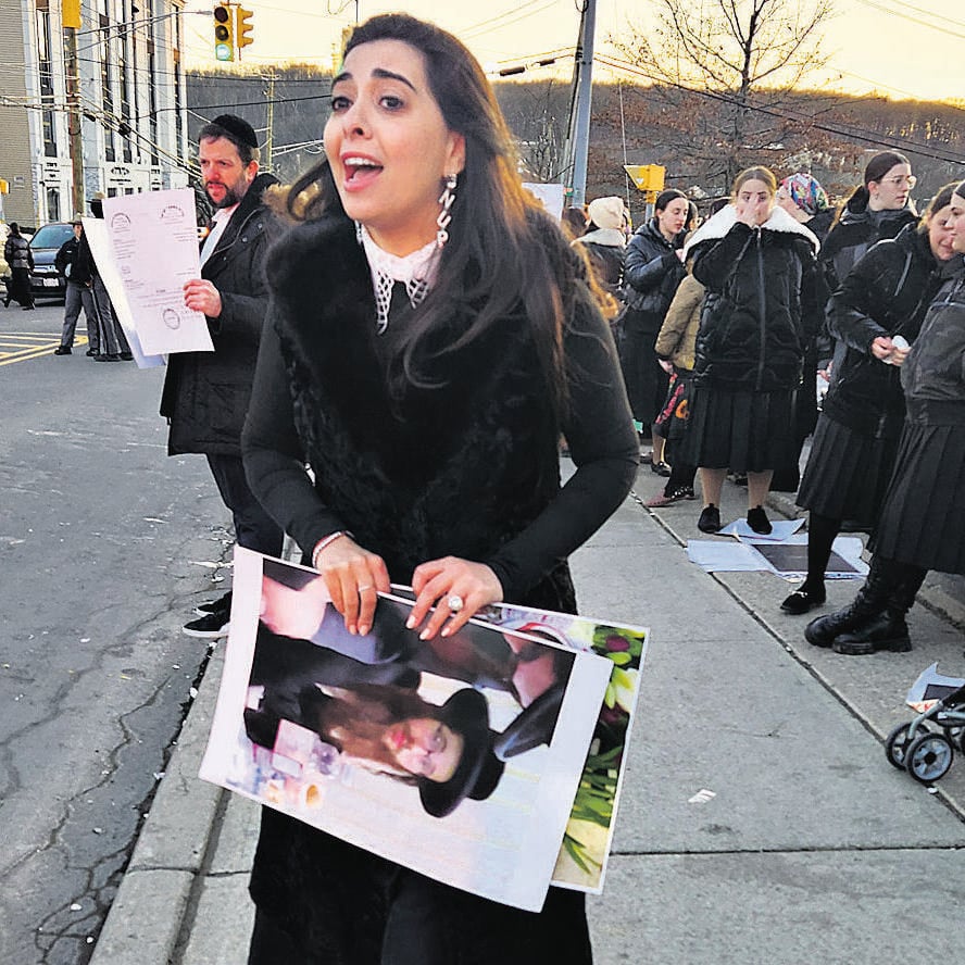 Adina Sash at a protest (Photo: Courtesy) עדינה סאש במחאה