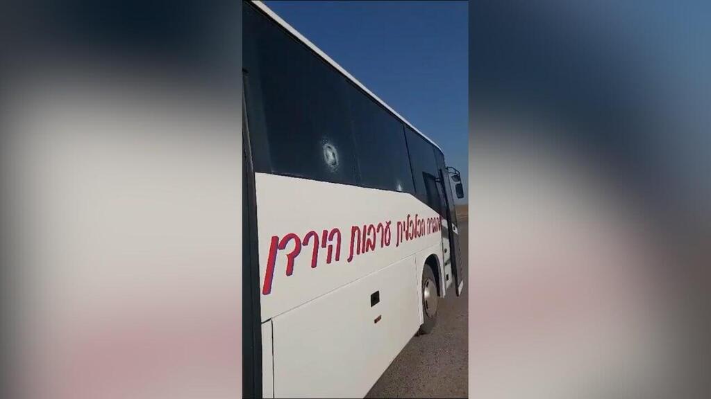 The bus that came under attack פגיעות ירי באוטובוס