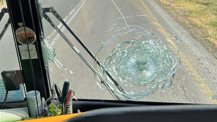Gun fire struck the windshield פיגוע ירי לעבר אוטובוס ממוגן שהסיע תלמידים באזור בקעת הירדן