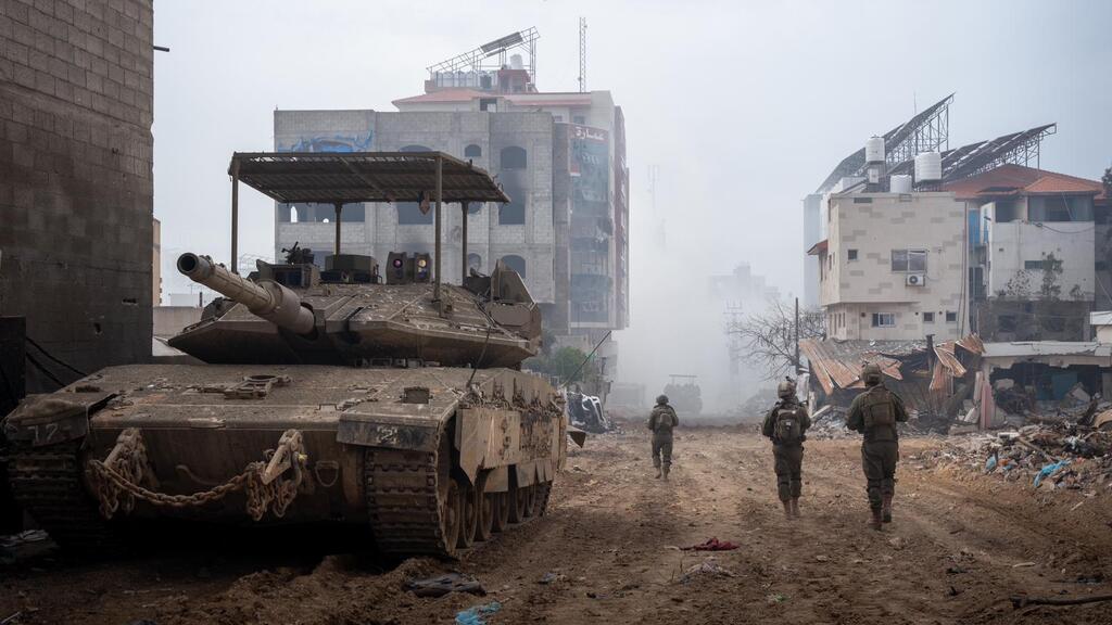 חמאס נמנע מעימותים ישירים, ומנסה להשיג תמיכה ללחימה מחוץ לרצועה (צילום: דובר צה"ל) צה"ל ושב"כ ממשיכים לפעול במרחב אל אמל וביממה האחרונה חיסלו מחבלים ואיתרו אמל"ח רב, במקביל; כוחות צה"ל ושב"כ ממשיכים בלחימה בבית החולים שיפאא'