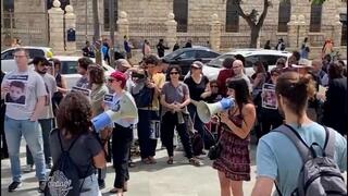 שוטר נפצע בעימותים בהפגנה בכיכר פריז בירושלים