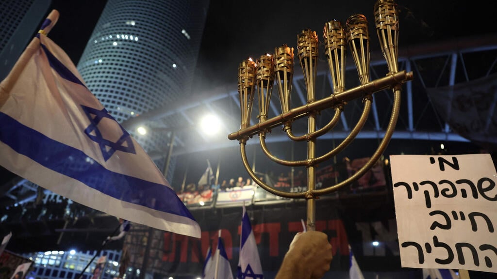צילום: JACK GUEZ / AFP צעדת מחאה להשבתם של החטופים דרך בגין ת"א