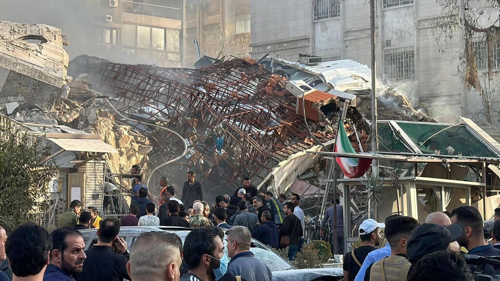 Scene of attack in Damascus (Photo: Maher AL MOUNES / AFP) דיווחים סורים על תקיפות ישראליות בדמשק