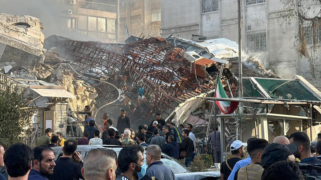 הבניין שהותקף נהרס כליל (צילום: Maher AL MOUNES / AFP) דיווחים סורים על תקיפות ישראליות בדמשק