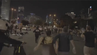 תיעוד דריסת מפגינים בהפגנה בקפלן