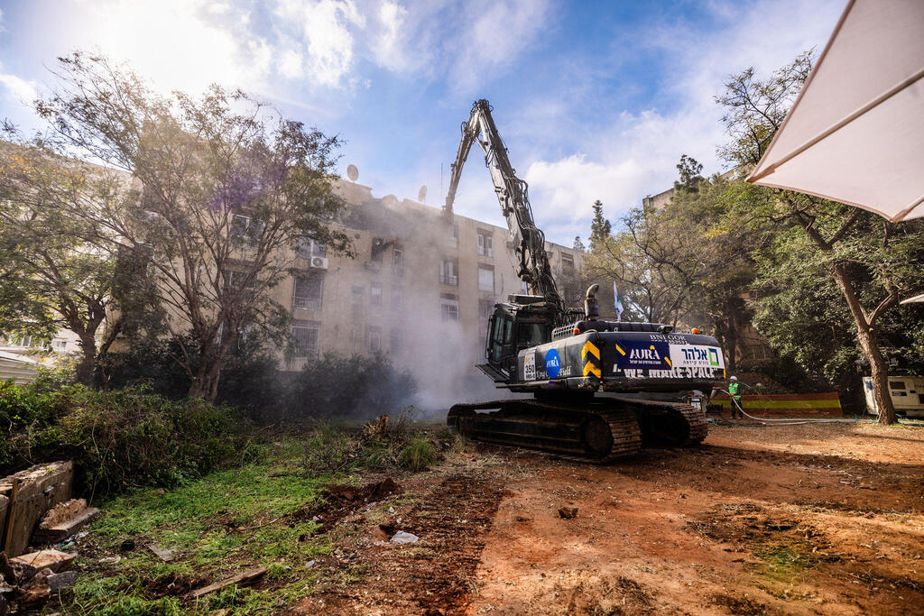 פרויקט התחדשות עירונית בדרך הטייסים בתל אביב (צילום: אסף משיח) פרויקט התחדשות עירונית של חברת אאורה בדרך הטייסים בתל אביב