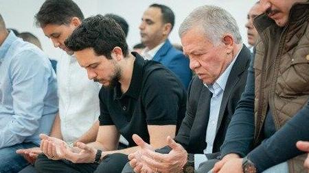 Prince Hussein bin Abdullah and King Abdullah of Jordan מלך ירדן עבדאללה ובנו ה נסיך חוסיין בן עבדאללה תפילת עיד אל פיטר בוקר