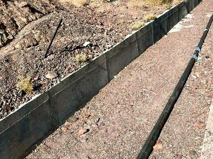 התעלות שבהן משתטחים החיילים בזמן אזעקה yk13880995
