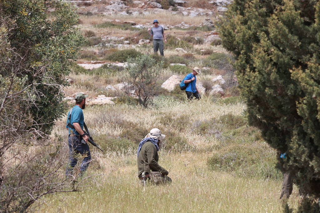 החיפושים בבנימין, היום (צילום: שאול גולן ) חיפושים אחרי הילד בנימין אחימאיר ליד הכפר מע'רייר