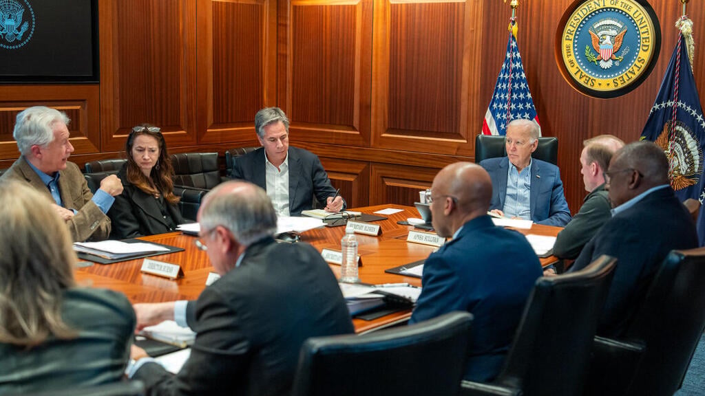 Joe Biden and Anthony Blinken at the White House National Security Council meeting ג'ו ביידן ואנתוני בלינקן בכינוס מועצת הביטחון הלאומית של הבית הלבן