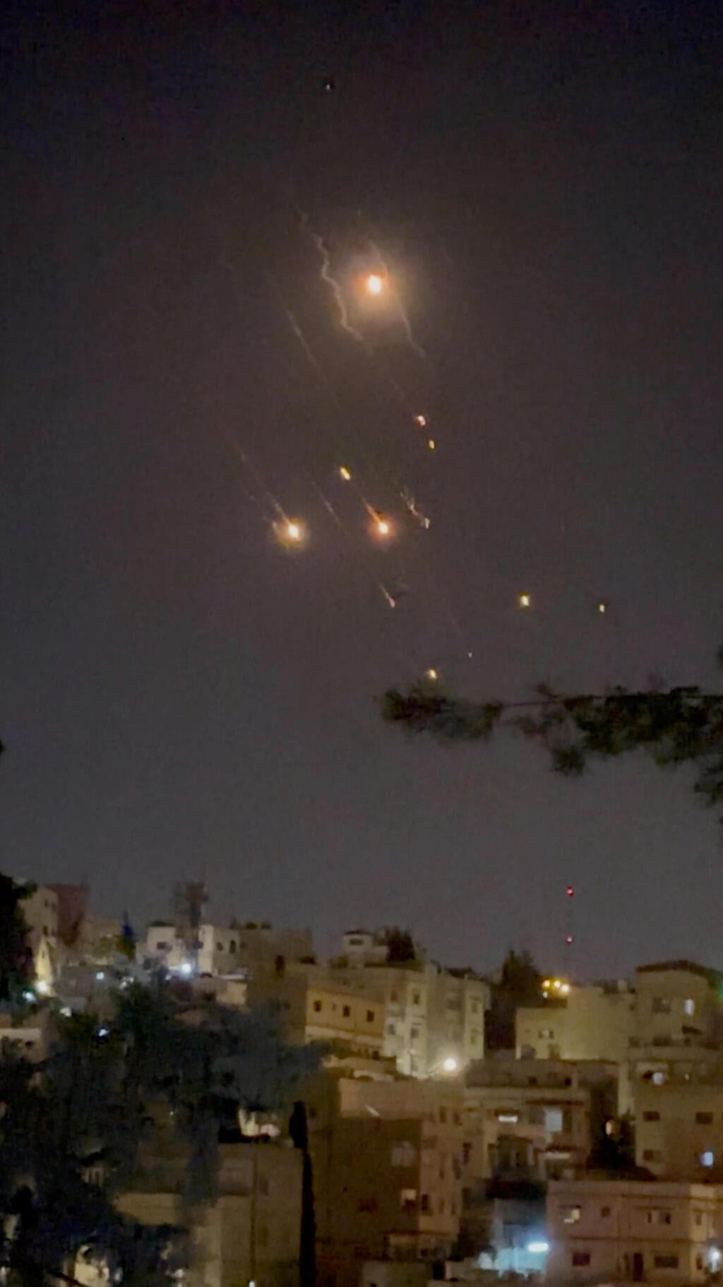 יירוטים בשמי עמאן (צילום: רויטרס) יירוטים בשמי עמאן
