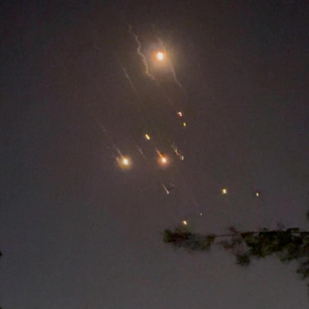 Iranian munition intercepted over Oman (Photo: Reuters) יירוטים בשמי עמאן