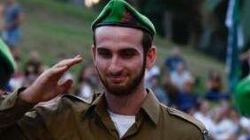 נפצע אנוש והמשיך לחסל מחבלים – עד שנהרג: סיפורו של תומר יעקב מזרחי ז״ל