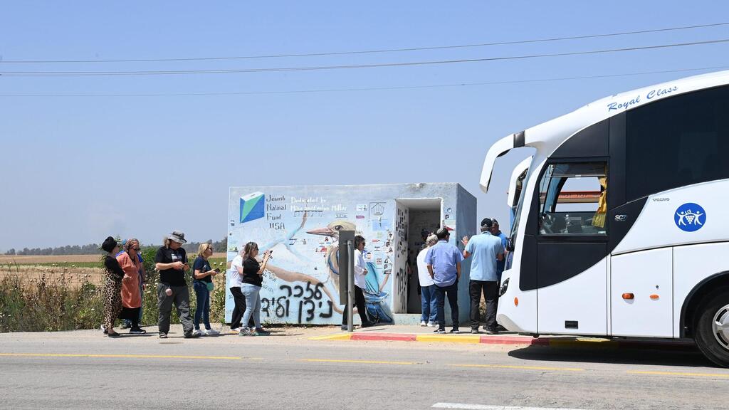 "המסופים בהם מוצבות מיגוניות הפכו למוקד עניין" (צילום: הרצל יוסף) כביש 232