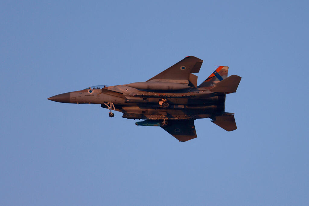מטוס F-15 של חיל האוויר. סמוטריץ' טען: "לשפוך כסף לחור שחור - זה לא רציני" (צילום: Menahem KAHANA / AFP) מטוס f-15 של חיל האוויר