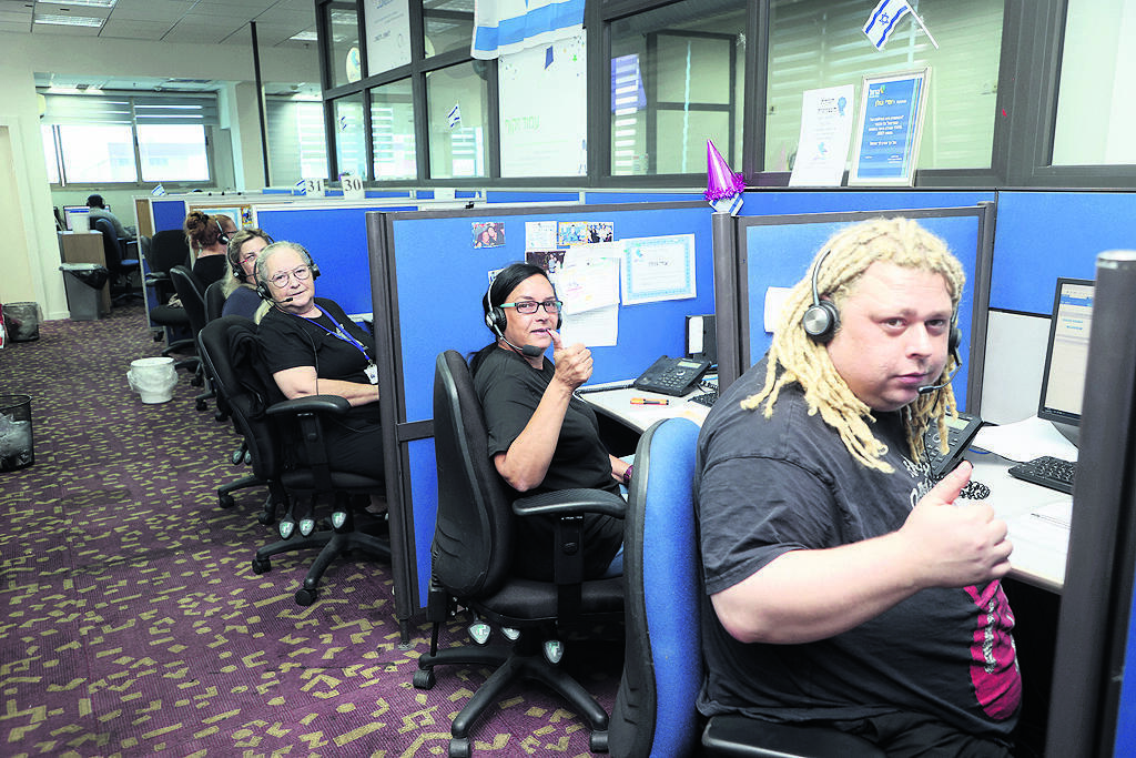 מוקד call יכול (צילום: יריב כץ) מוקד call יכול