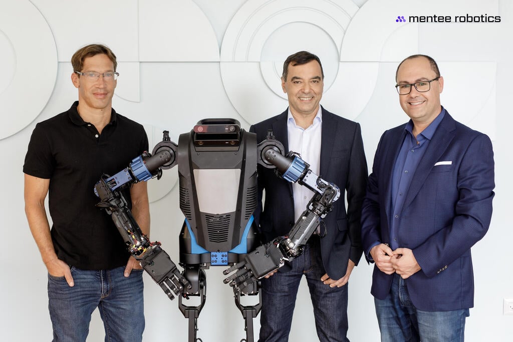 Mentee Robotics founders with Menteebot (Photo: Mentee Robotics) מימין: פרופ' שי שלו שוורץ, פרופ' אמנון שעשוע ופרופ' ליאור וולף מייסדי מנטי רובוטיקס