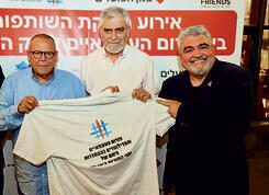 מימין: רמי בז'ה, דב קוטלר וארנון בר דוד yk13890429