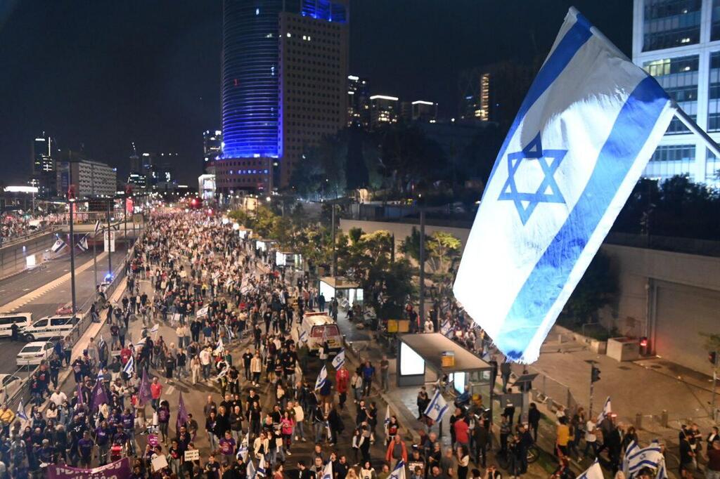 הפגנה להחזרת החטופים ונגד הממשלה בשער בגין של בסיס הקריה (צילום: יאיר שגיא) הפגנה להחזרת החטופים ונגד הממשלה בשער בגין של בסיס הקריה